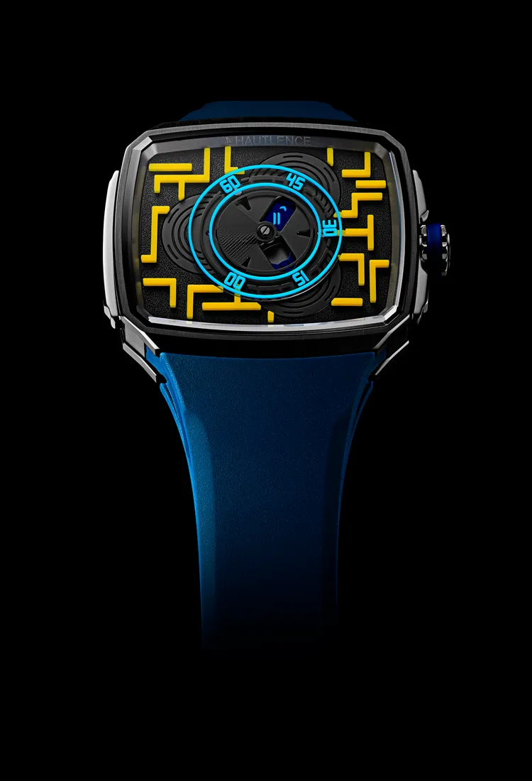 VAGABONDE X Black Badger腕錶採用夜光塗層呈現光線對比。品牌提供