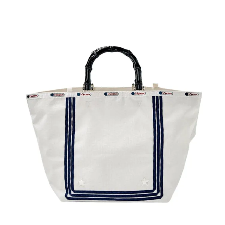 清爽海鹽大型航海風托特包，8800元。品牌提供