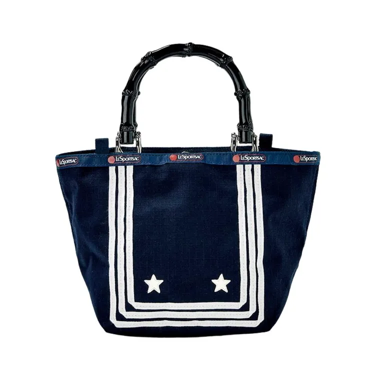 水手深藍小型航海風托特包，8500元。品牌提供