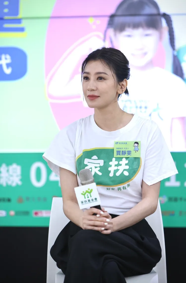 賈靜雯談到錄陸綜的甘苦。林林攝