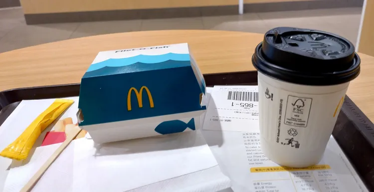 香港網友上傳麥當勞咖啡照片。翻攝臉書