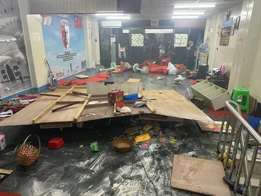 台南氣爆！民宅廚房與客廳一片狼藉　8名外勞受傷