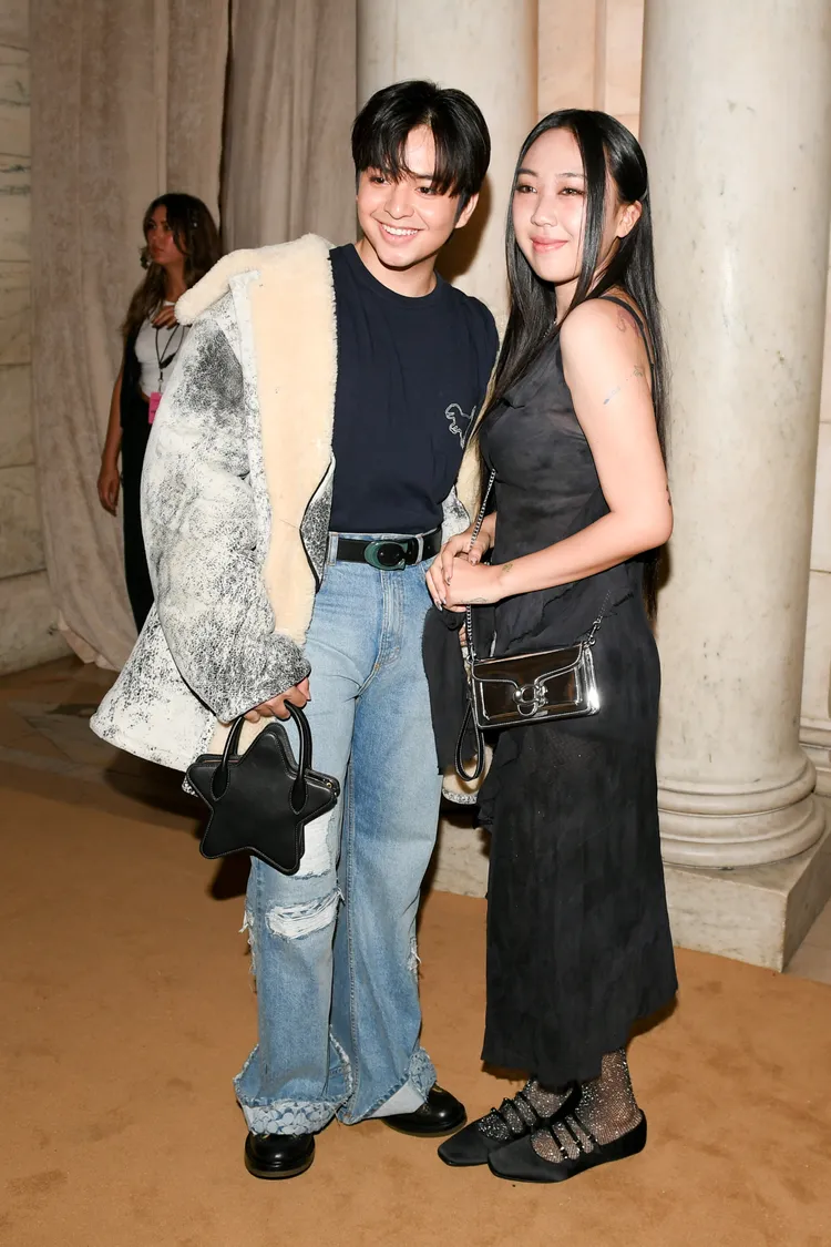 李泳知（右）與日本男演員瀨戶康史（左）合照。品牌提供