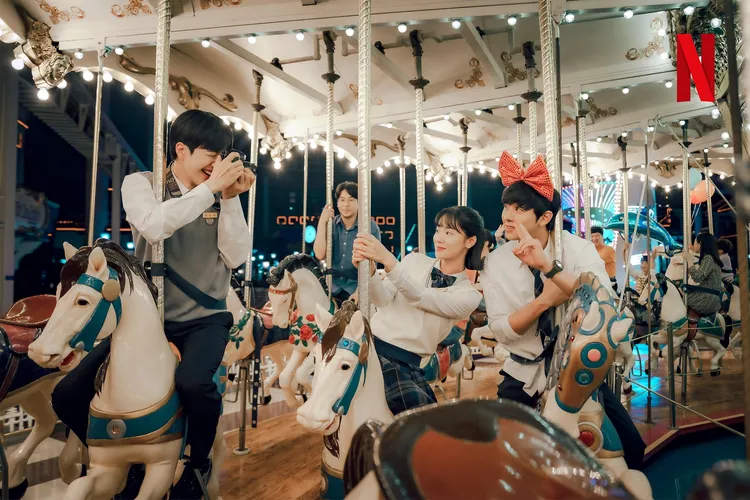 安孝燮（右）認為姜勳最愛開玩笑（左），全余贇常被逗得哈哈大笑。Netflix提供