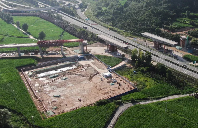 中國陜西銅川市宜君縣的高鐵大橋工程。新華社