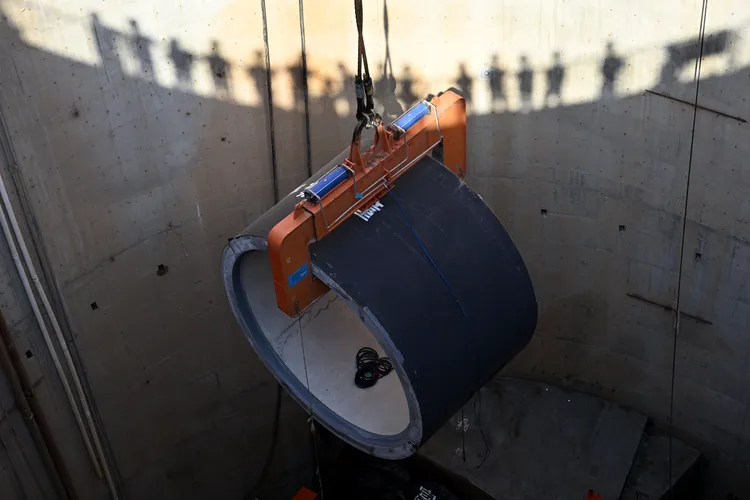 中國河南鄭州市，金水河分洪工程。新華社