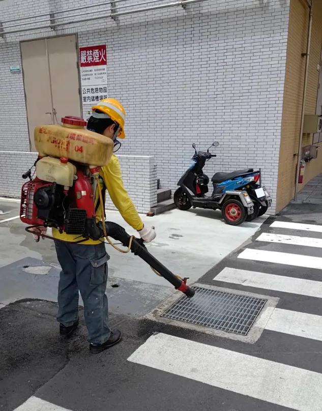 環境清消。北市衛生局提供