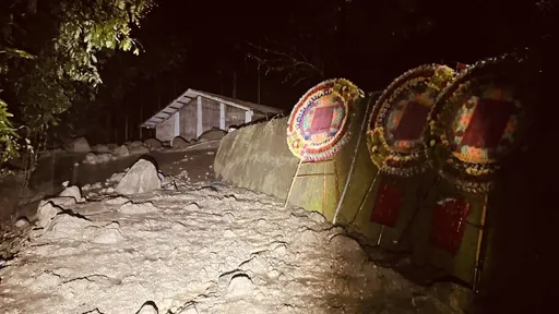 暴雨毀喪家！嘉義恐怖土石流　出殯前「遺體慘遭就地掩埋」