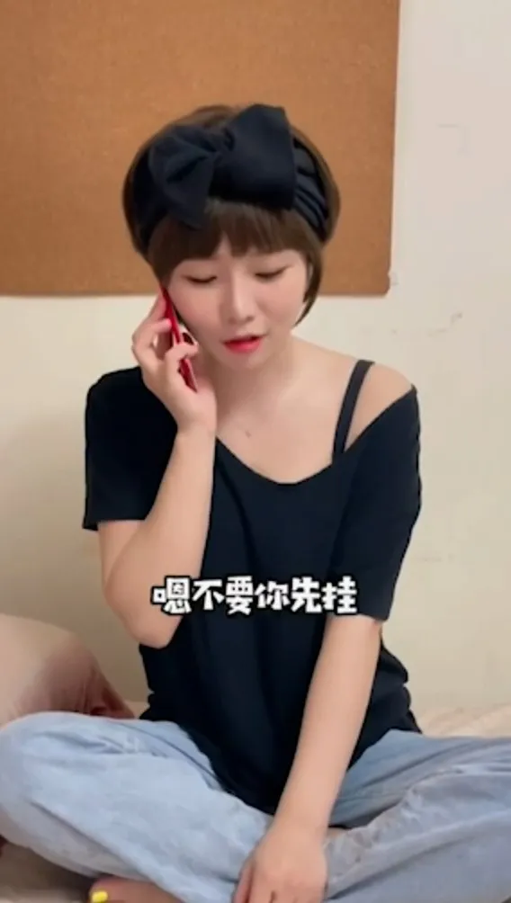 女人心裡想的和說出來是不一樣的，其實她一點都不想掛。IG: reel :feliciayang1027 提供