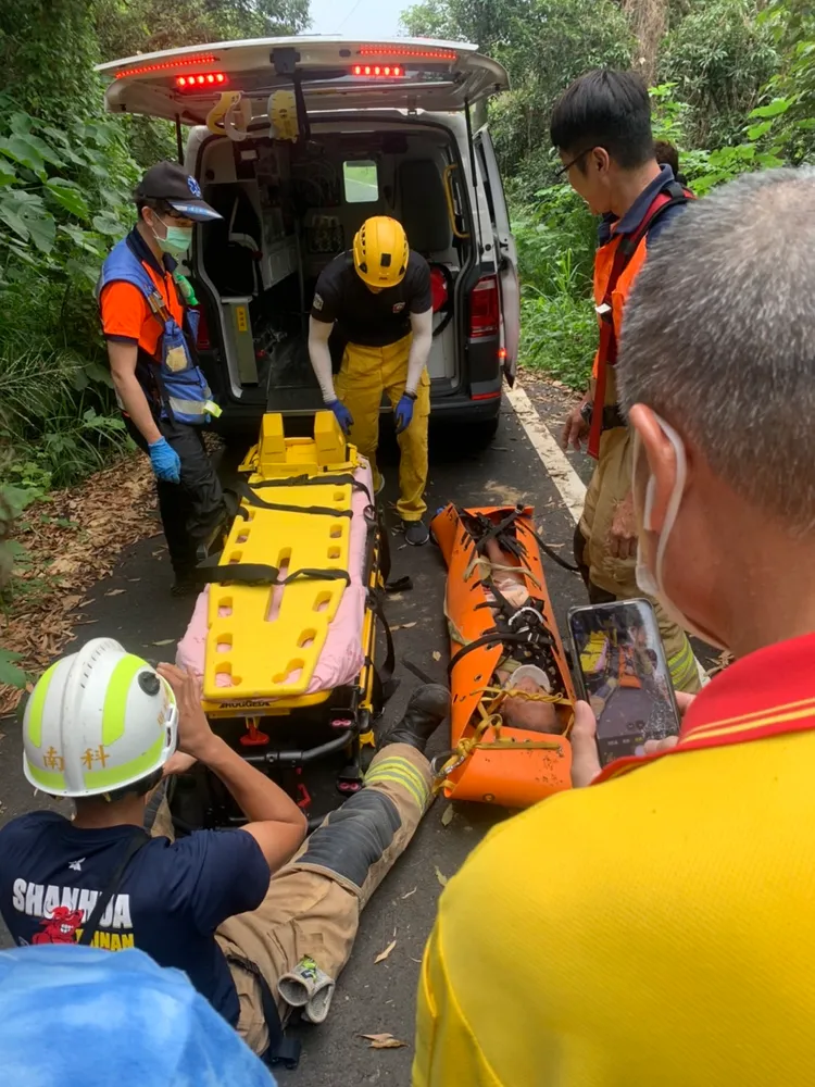 阿嬤經送醫救治後暫無大礙。讀者提供