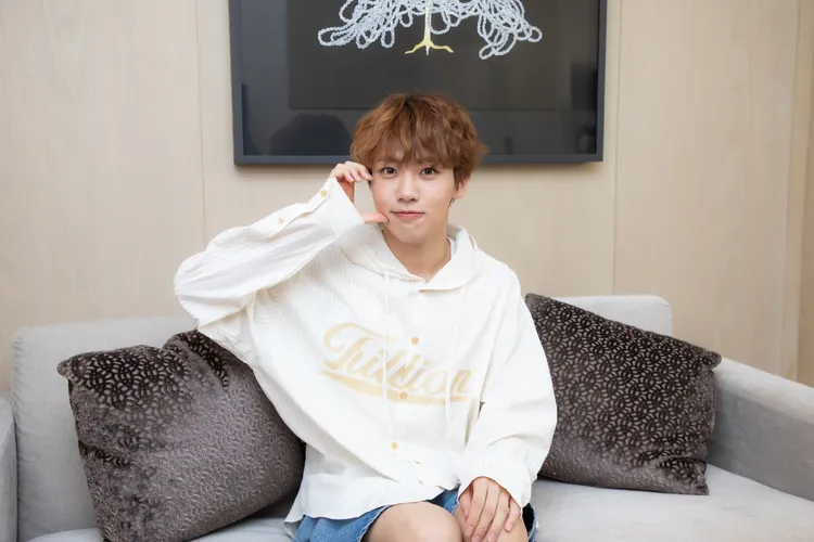 車雄基透露昨天去咖啡廳，偷偷入鏡別人的影片。ON INN ASIA提供