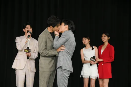 BL劇2男星放閃共嚐吐司邊 吃到嘴唇貼一起