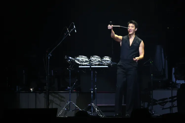 王力宏展現樂器長才。彭欣偉攝