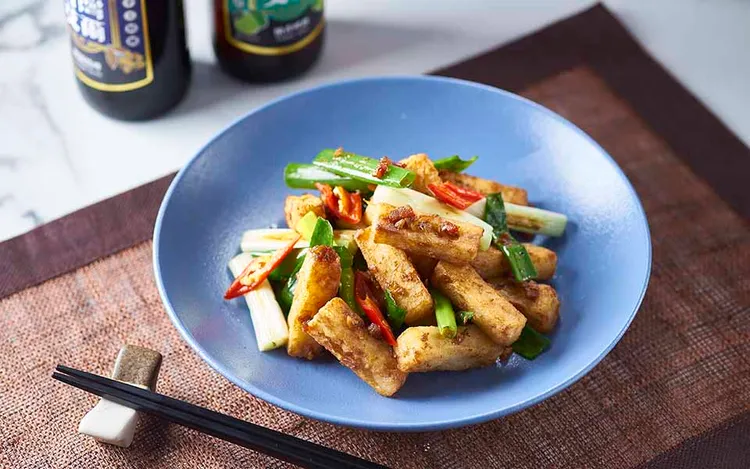 「享鴨」鐵粉憑「巨鴨DUCK富翁優惠券」，9月底前消費任一道星級佳餚，如瑤柱醬爆蘿蔔糕，即享免費升級份量加大。業者提供