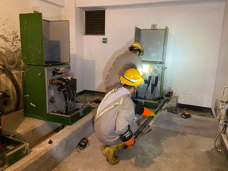 為縮短查修時間，高雄區處針對配電線路加裝故障指示器。台電提供