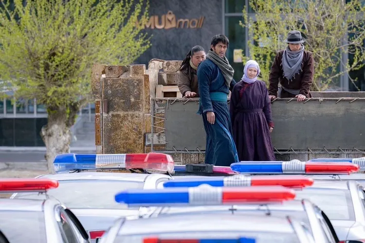 堺雅人（右起）、二階堂富美、阿部寬親身上陣。翻攝官方推特