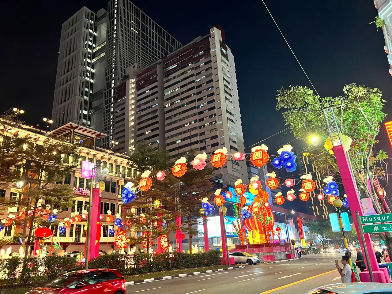 多處街道亮燈。Stella提供