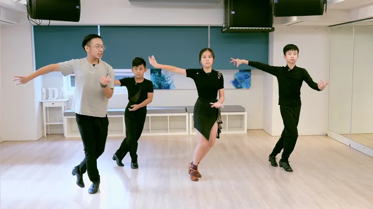 「國標舞妹妹雙人舞伴配對計畫」，入圍走鐘獎最佳導演獎。哈哈台提供