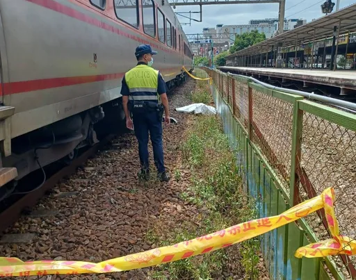 內壢火車站40歲男落軌　遭自強號撞飛臟器外露死亡
