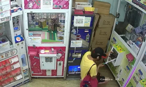 用螺絲起子行竊娃娃機零錢失風 誤觸警鈴引員工還持辣椒水攻擊