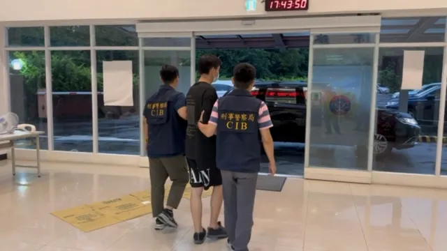 警方逮捕收取下注金額的組頭。民眾提供