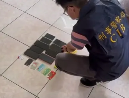 警方起出犯罪證物。民眾提供