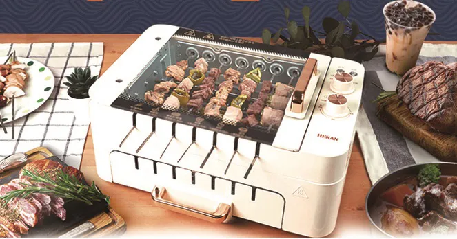 禾聯自動翻轉燒烤機。愛買提供