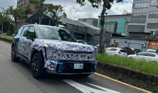 神秘偽裝車台北街頭趴趴走！　本尊是年底上市的電動七人座休旅