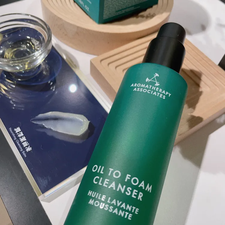 泡沫潔膚油，140ml／2200元。張家玲攝