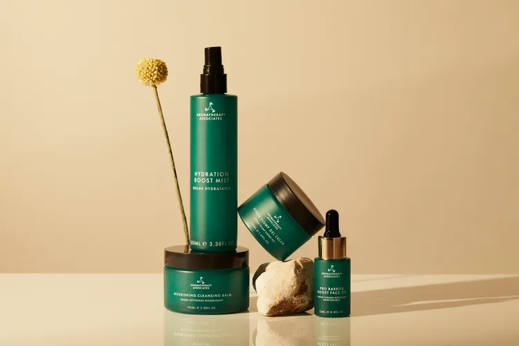 Bio舒心平衡系列以珍貴的藍艾菊為核心。品牌提供