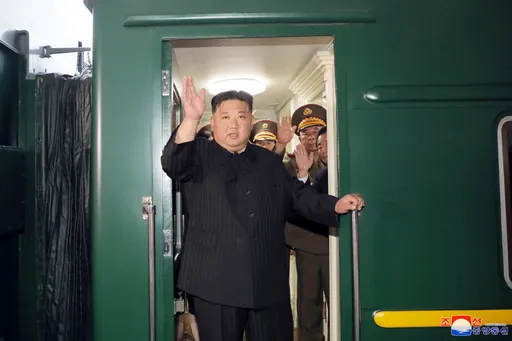 金正恩乘「防彈火車」訪俄啟程照片曝光 隨行者有這些人