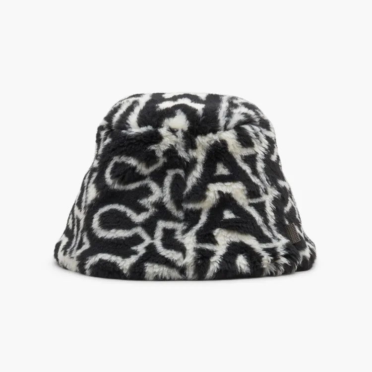 Monogram圖紋絨毛漁夫帽，8290元。品牌提供