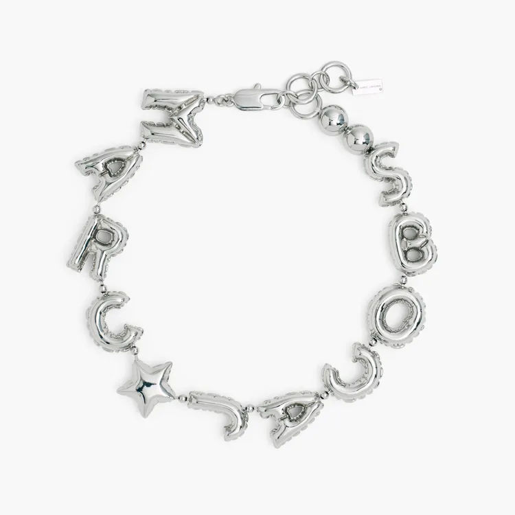 銀色氣球造型短項鍊，1萬3900元。品牌提供