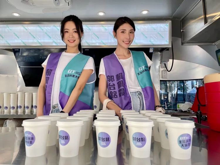 郭台銘行動咖啡餐車今日起1連三日在三創生活市民大道門口快閃。郭辦提供