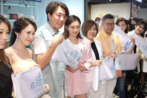 于美人现身张文绮炸物店「选情一片大好」 沈玉琳捐10万政治献金抬广电法力挺