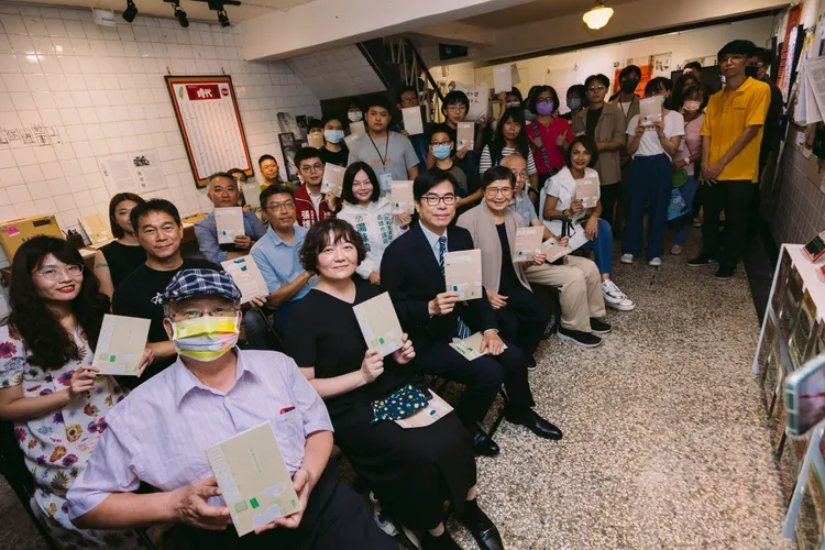 「自由紋理：探索在地Nylon足跡」全國巡展最後一站，今日下午在高雄三餘書店開幕。市府提供