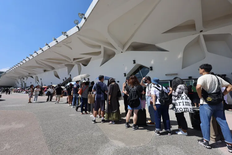 民眾排隊等待進入文博會。取自文化部網站