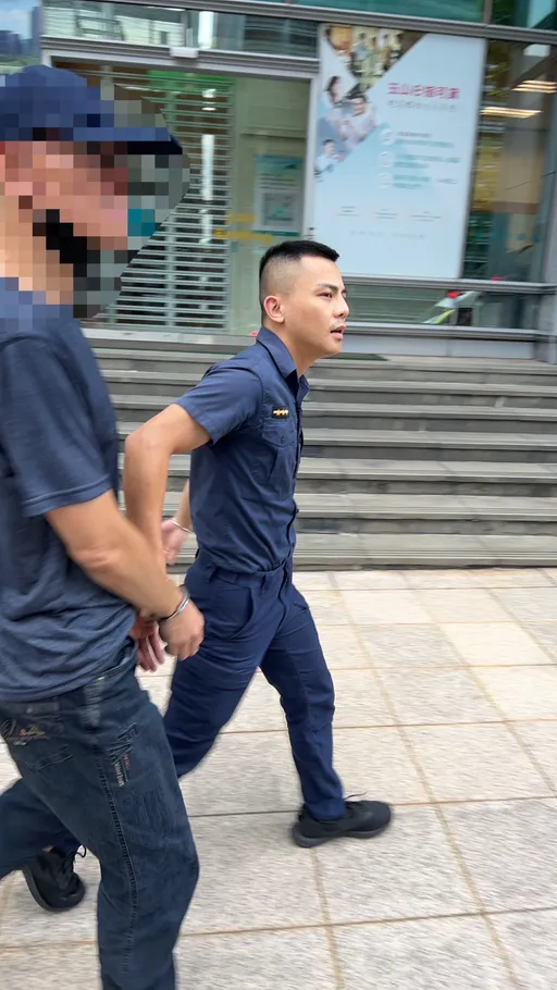 南港搶案!女攜15萬現金欲私兌人民幣 面交男噴辣椒水搶錢逃嘸百公尺落網