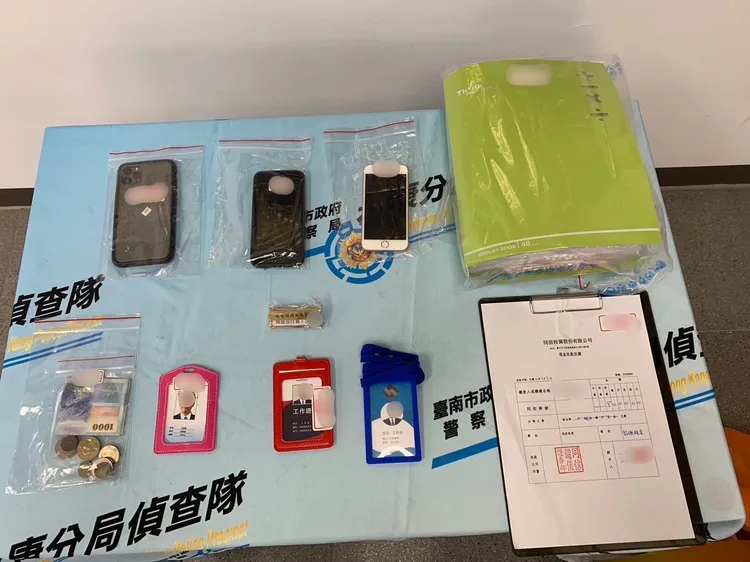 永康警方起出相關證物，將再溯源追捕詐團其他成員。警方提供