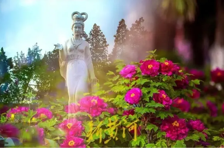 據信是參考原版的洛陽王城公園「牡丹仙子」雕像。翻攝微博