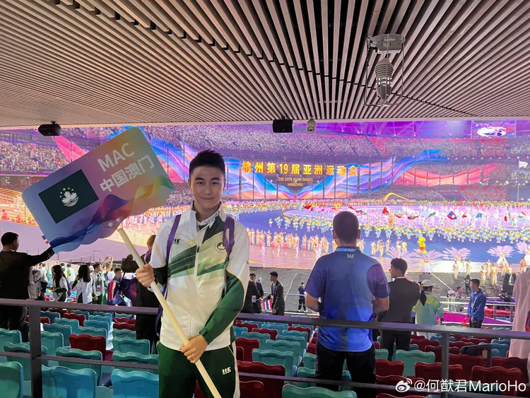 何猷君開心出席杭州亞運開幕式。翻攝何猷君微博