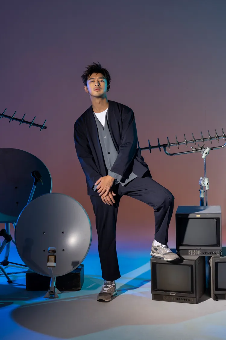 MET24系列西裝外套6280元、MET24寬版西裝褲4280元、U998GR鞋8280元。品牌提供