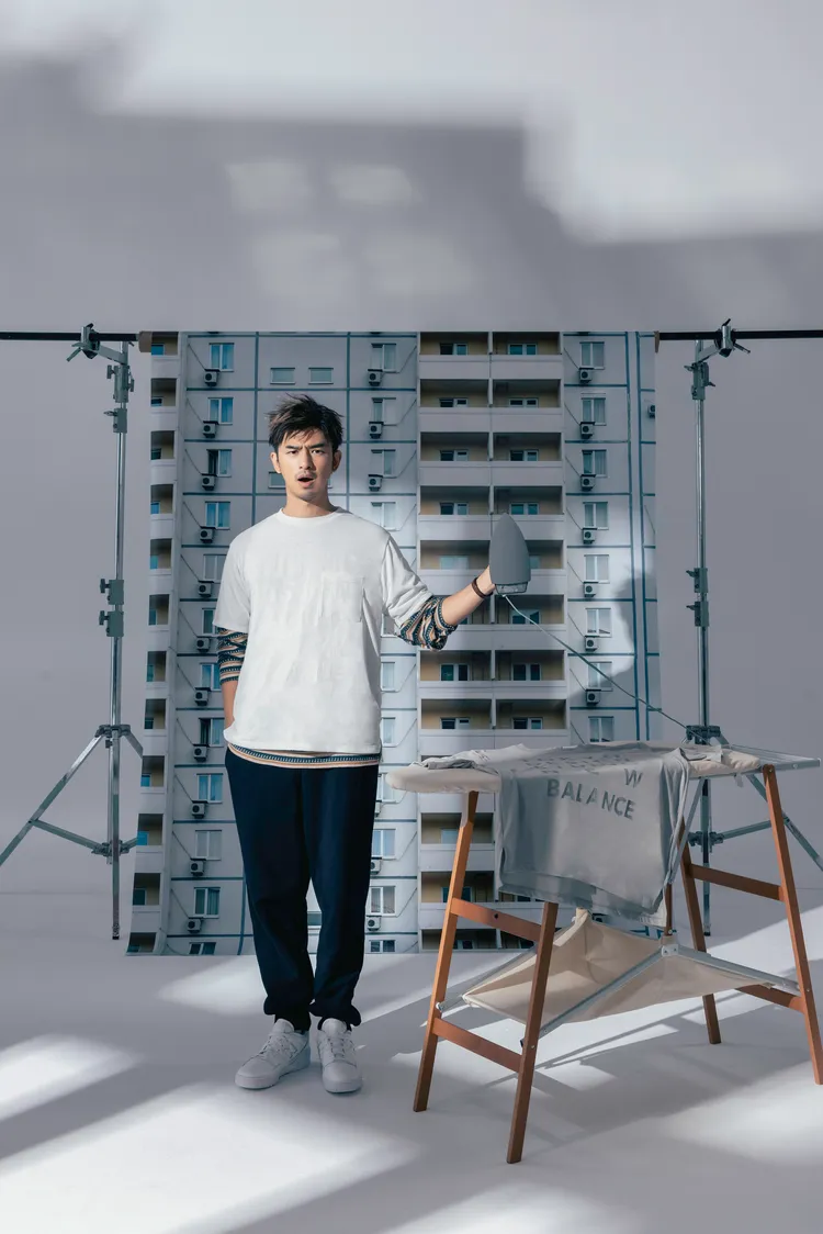 TDS系列機能短袖上衣，2680元、TDS系列休閒長褲，5880元、BB550WWW，3680元。品牌提供