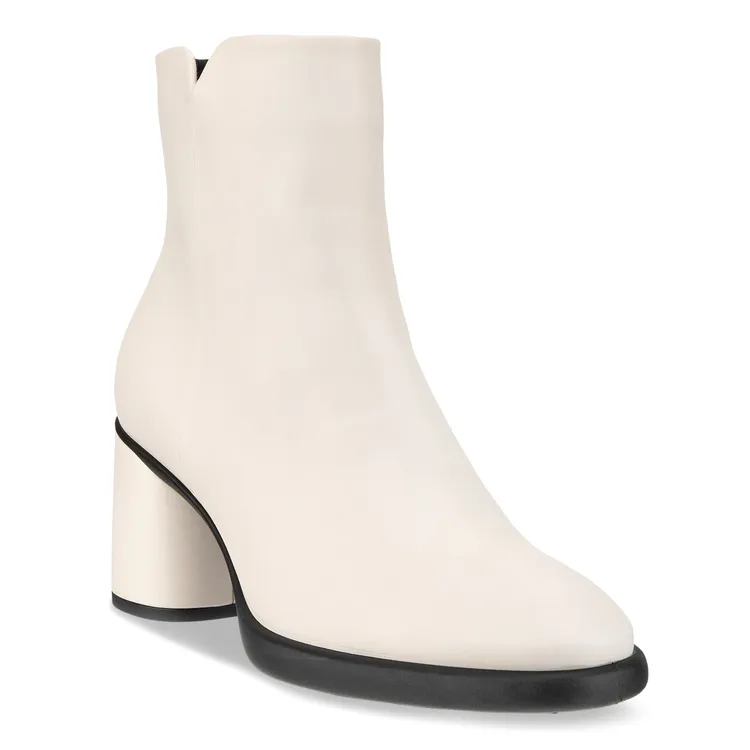 SCULPTEDLX 55時尚高跟踝靴石灰白色，7980元。品牌提供