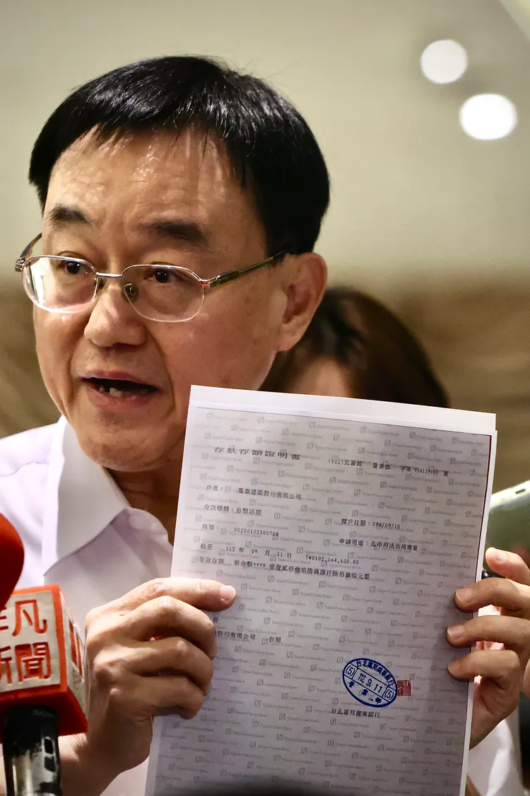 基泰建設提出的匯款資料，可見是匯入基泰建設自己的戶頭，而非市府專戶。林林攝