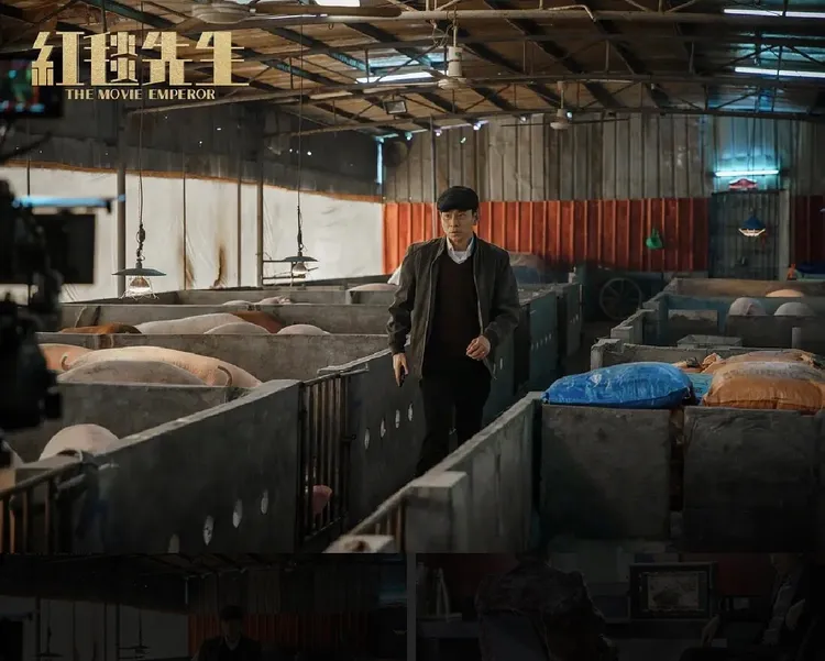 劉德華在新片中，飾演深入農村體驗生活的演員。電影《紅毯先生》提供