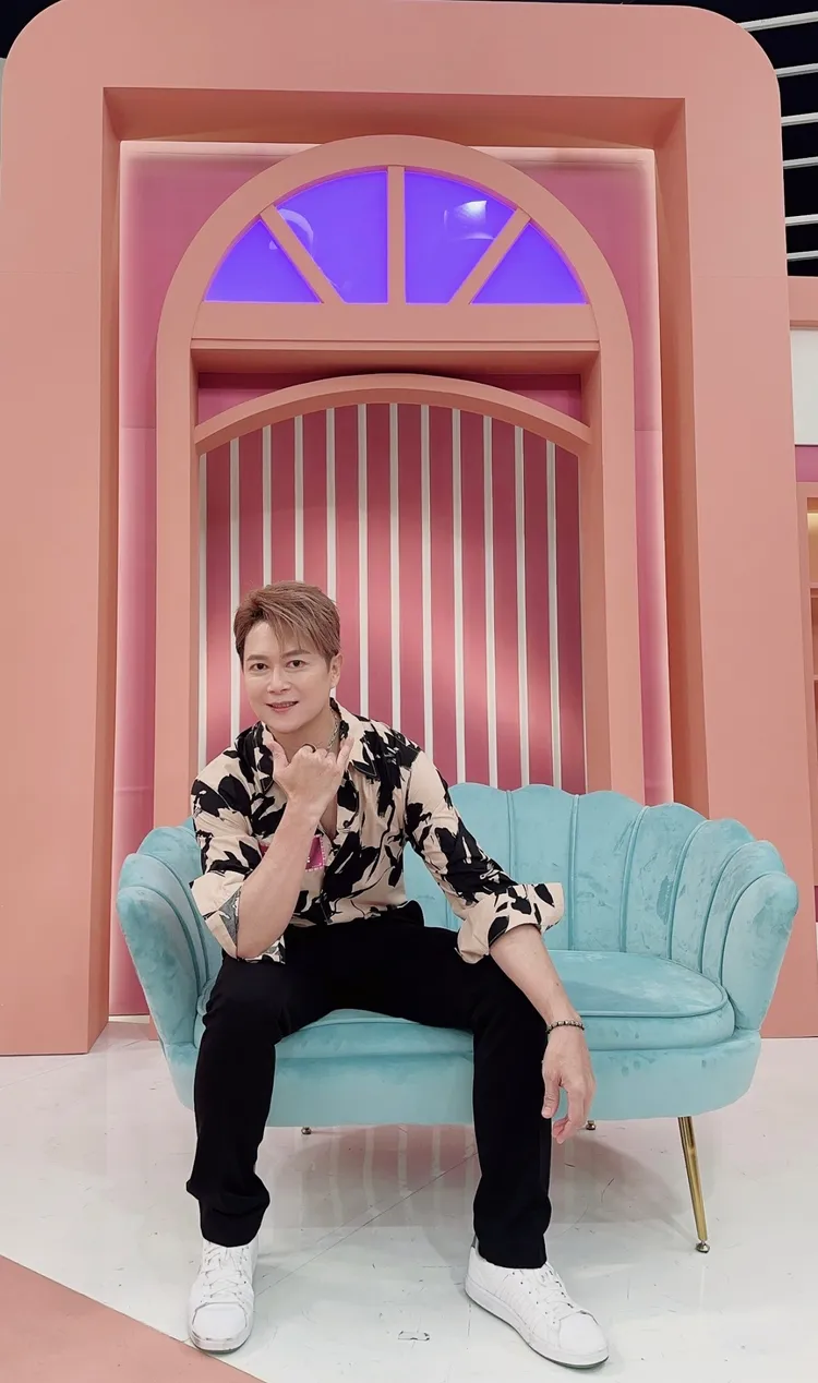 歌手王燦友人訊息借10萬，他沒求證，直接匯款。民視提供