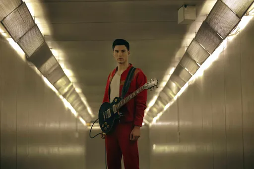 鳳小岳地下道遭重擊後腦勺 突翻白眼、抽搐宛如中邪