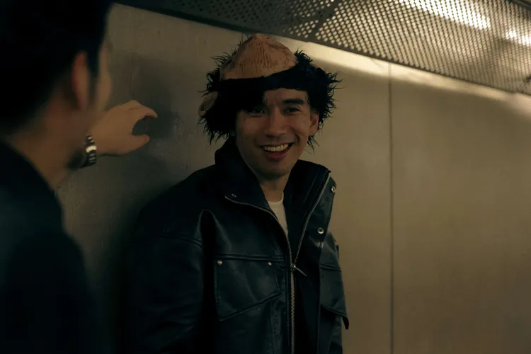 鳳小岳找來歌手好友沈安助陣。環球音樂提供