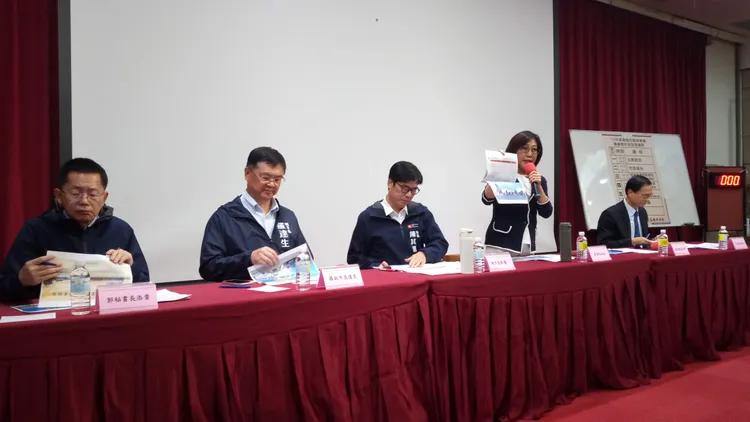 高雄市113年度總預算案歲入編列1,639.72億元，歲出編列1,696.62億元，歲出、歲入再創新高。凃建豐攝